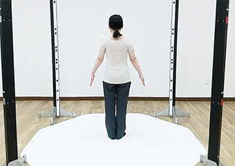 3D計測器で体を立体に計測しています