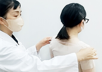 開発担当者が製品チェックを行っています