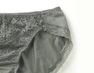 写真：ヒップラインの締め付けを軽減