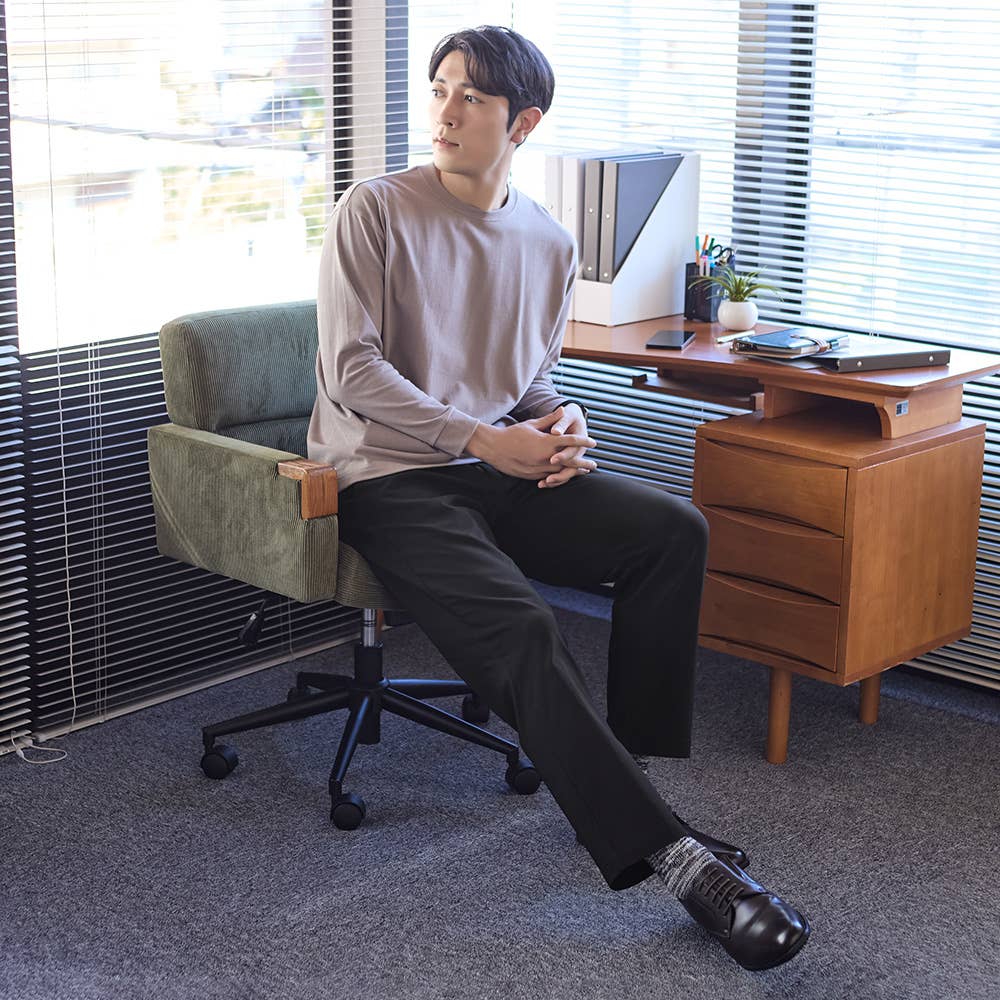 よく伸びて動きやすい 裏起毛 マットレーヨン 前あき タック入り テーパードパンツ BD112K E7