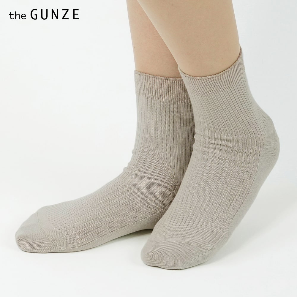 ＜GUNZE グンゼ＞ the GUNZE(ザグンゼ) 綿混リブ柄クルー丈ソックス（レディース） ブラック 22-24