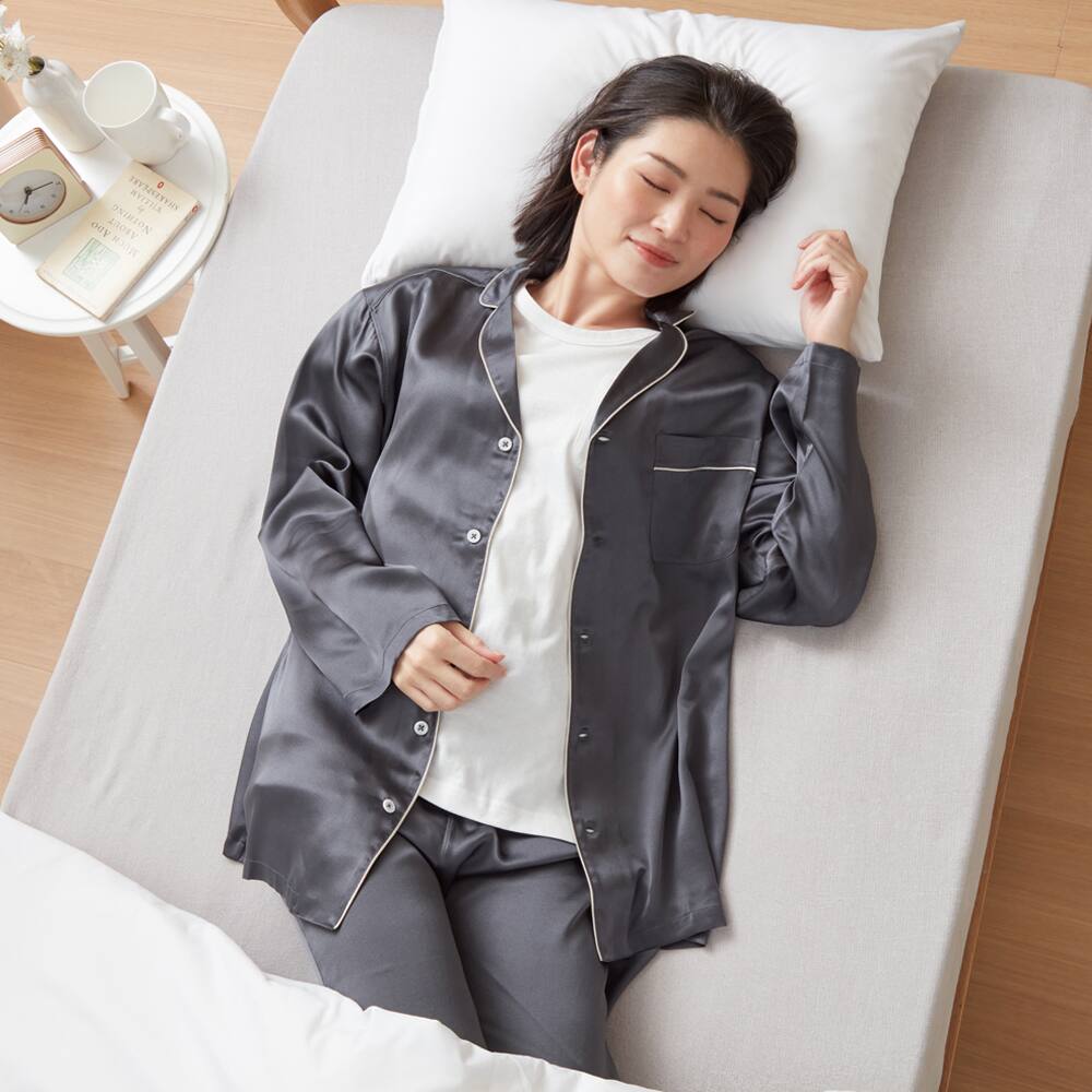 部屋で寝るようの服
