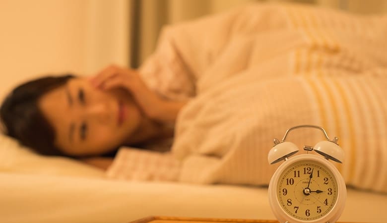 眠れないのはなぜ？4つの要因