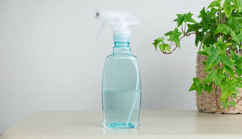 血液汚れを落とすには、セスキ水スプレーが有効
