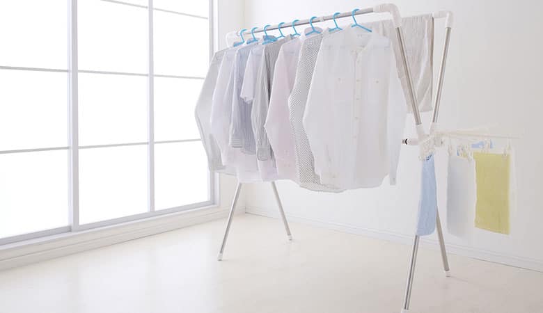 【検証】洗濯物を早く乾かす裏ワザ！扇風機、ドライヤー、エアコンなど4つの方法の乾燥時間比較