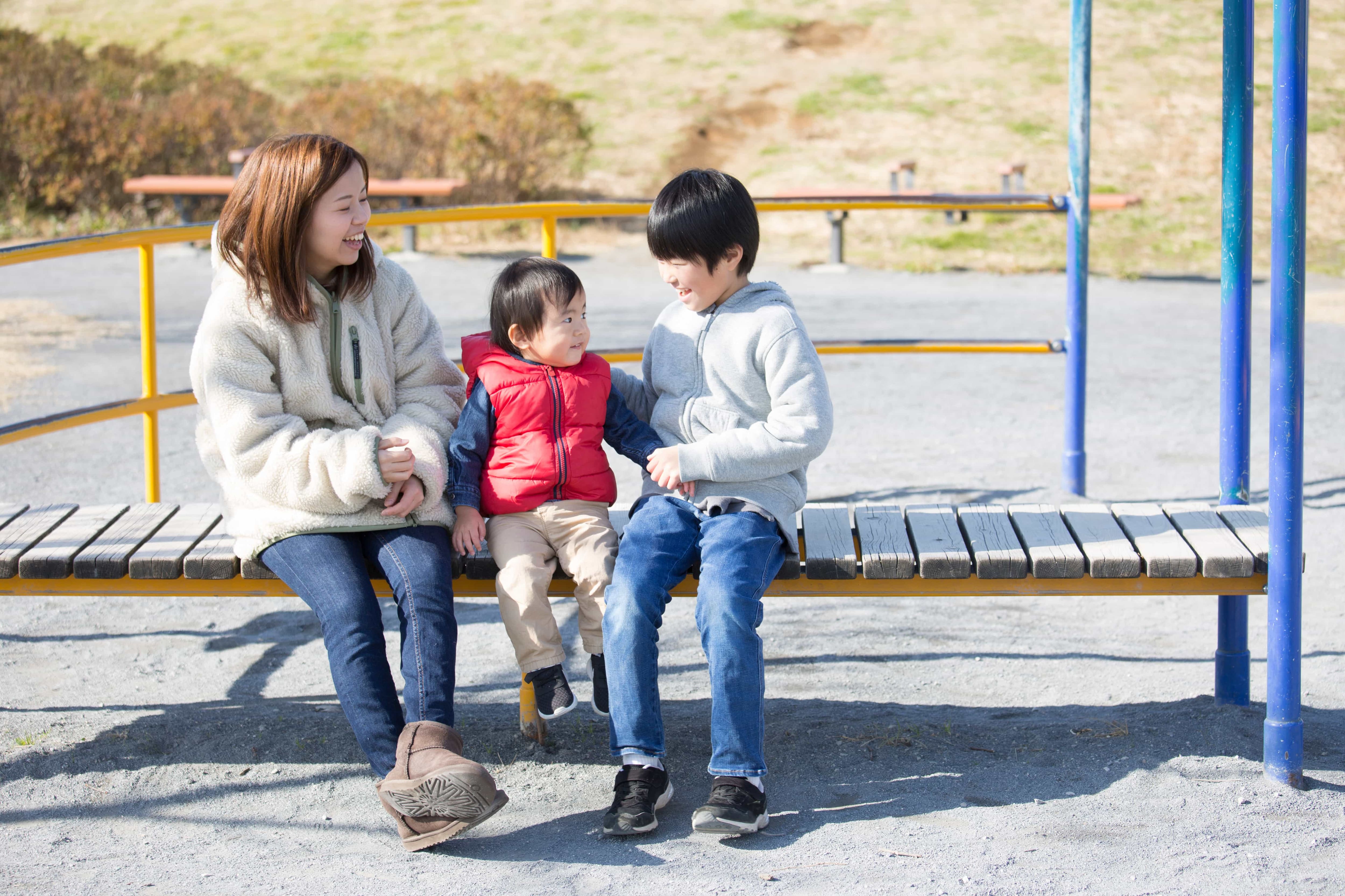 冬の公園遊びにあると便利な防寒アイテム