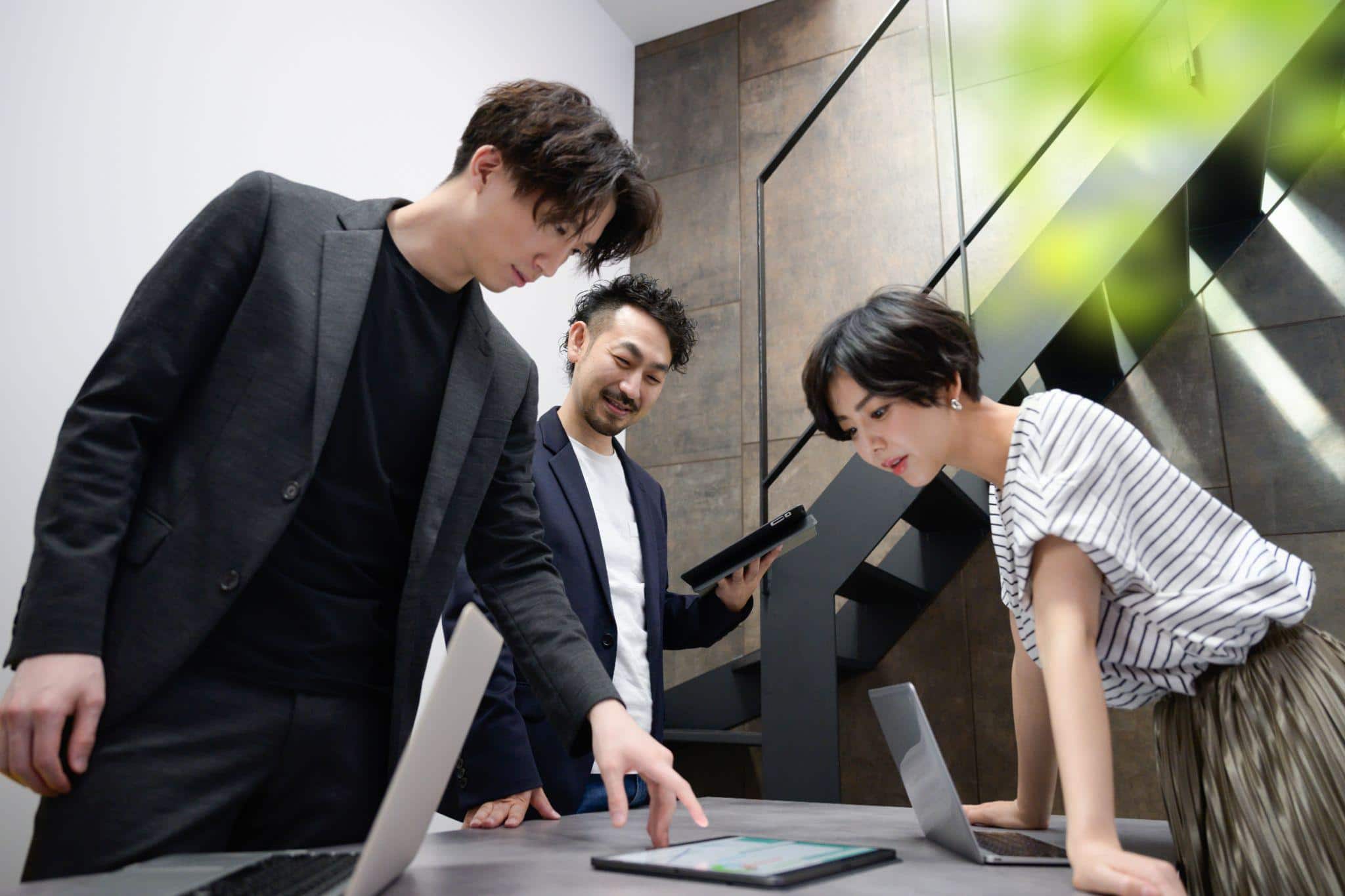 ビジネスカジュアルとは「社外の人と対面できるような服装」