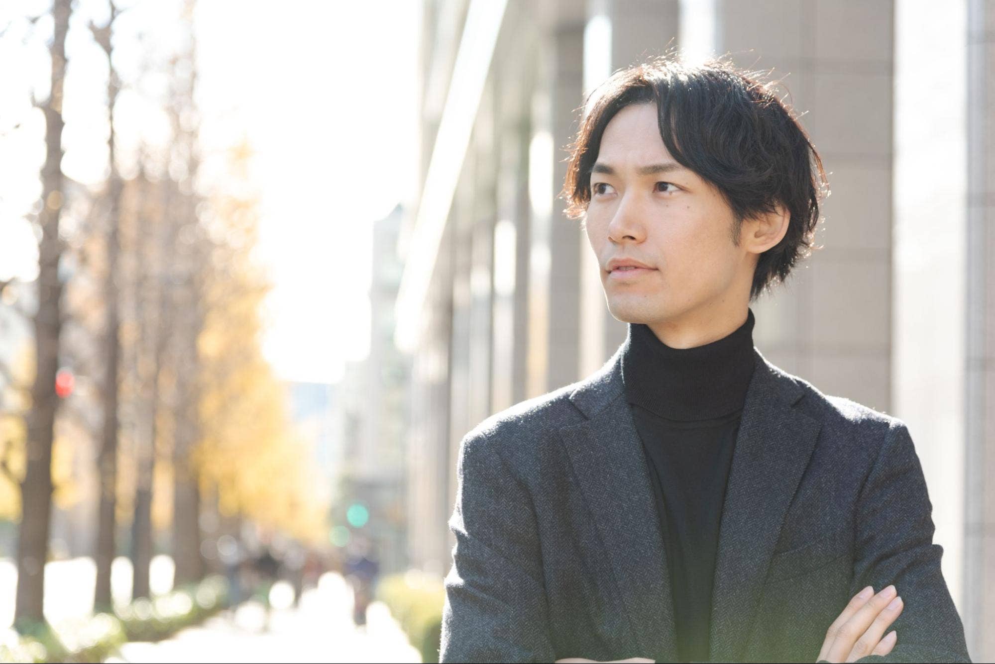 ニットの下に何着る? メンズインナーの選び方