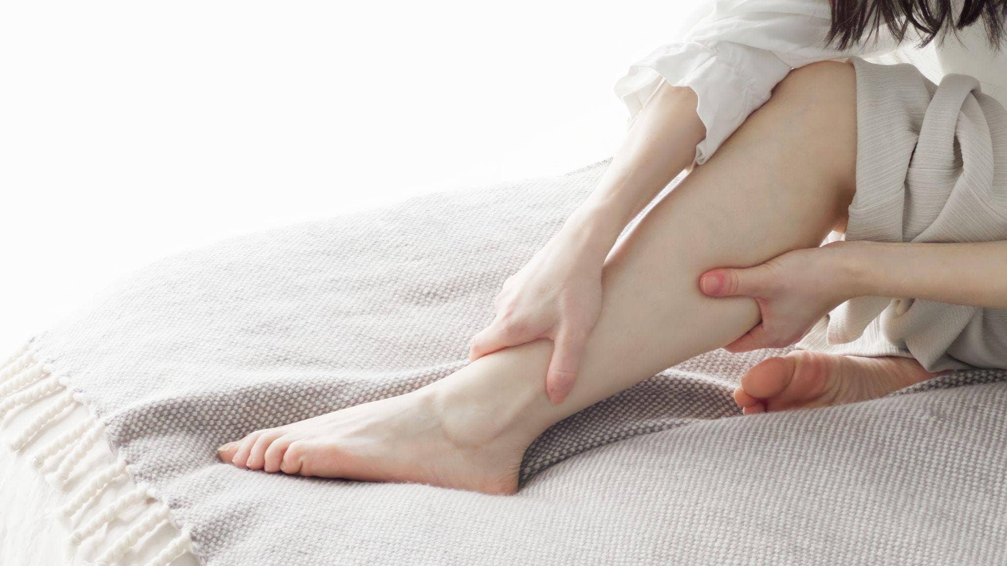 寝るとき、足が冷えて気になる際にすぐできる対処法