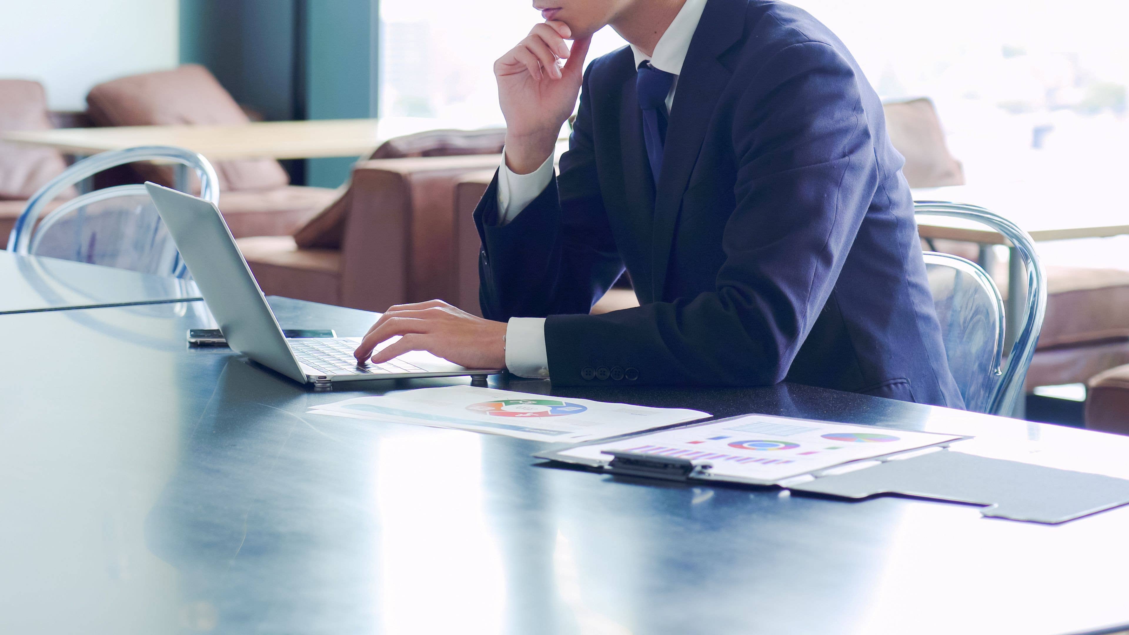 【汗がベタベタする理由】日常にひそむ原因