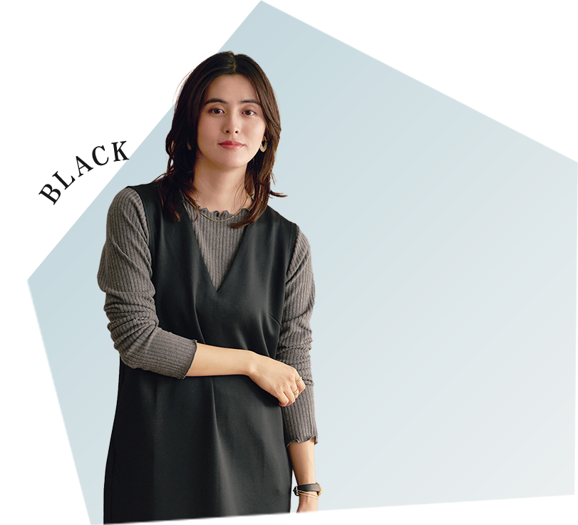 The gray and black accentuate the vertical lines. A monochrome outfit creates a slimming effect.