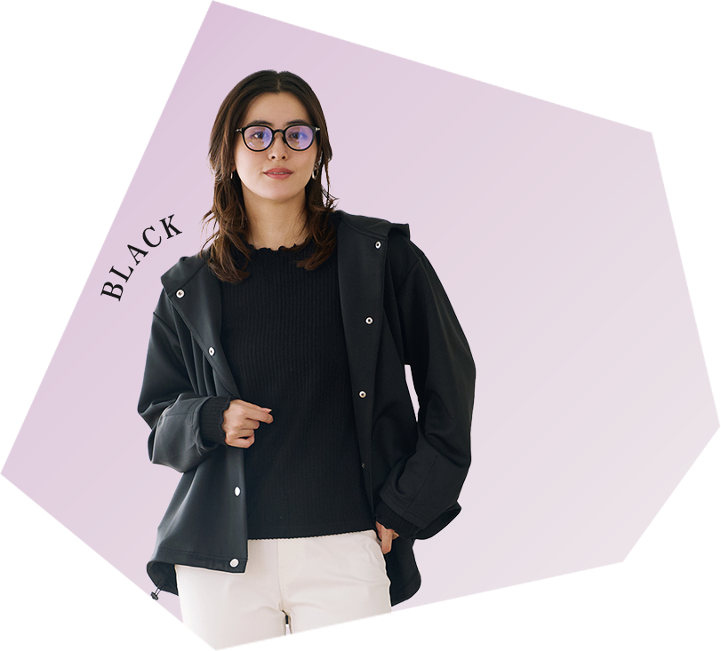 A sophisticated monochrome look. Can be worn alone or as an inner layer under a jacket.