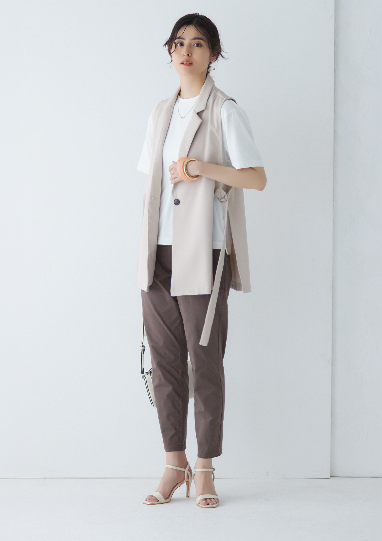 168cm L ダークブラウン着用