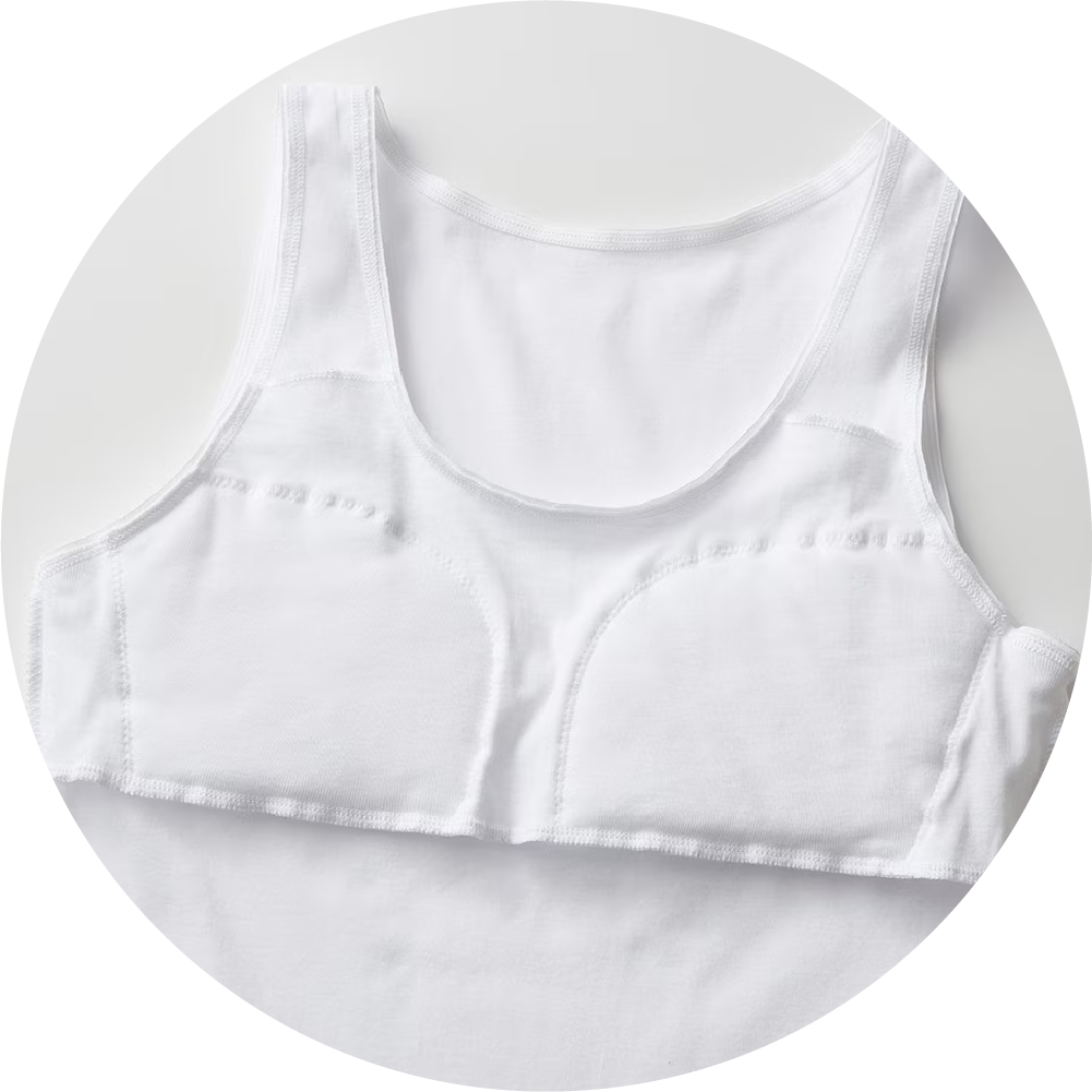 透け防止の裏地がついたブラキャミ